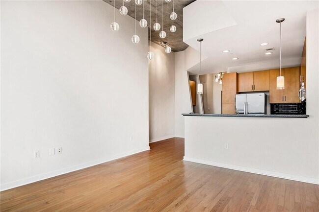 Building Photo - 360 Nueces St