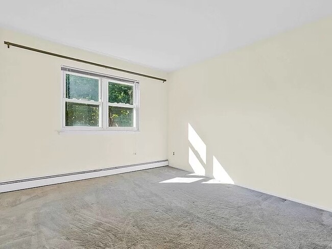 Foto del edificio - 17532 Devonshire Rd