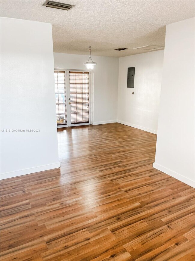 Building Photo - 511 SW 120th Ave