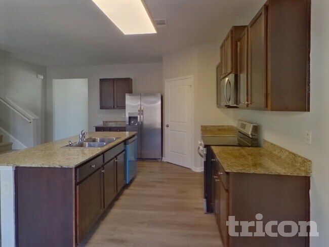 Foto del edificio - 438 Lake Ridge Ln