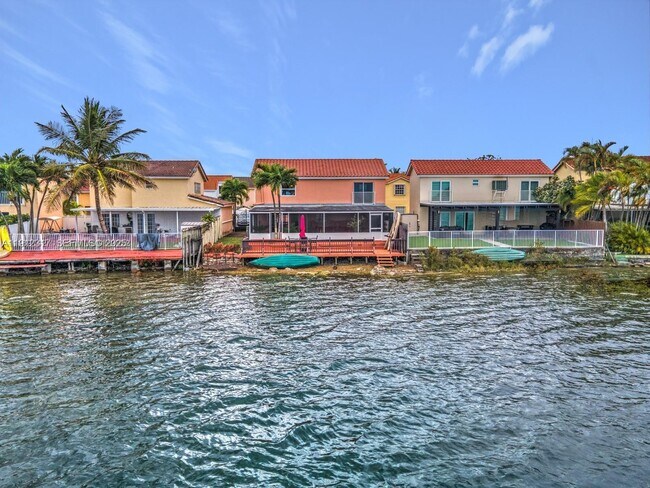 Foto del edificio - 815 NW 126th Ct