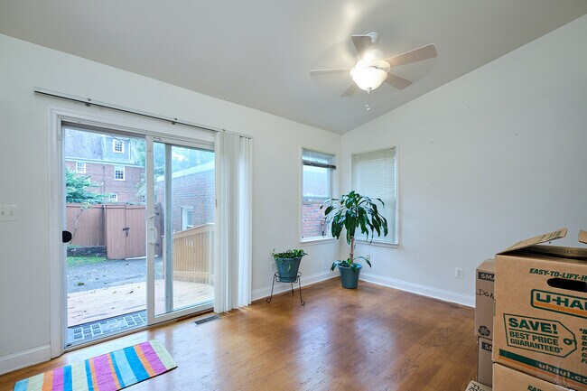 Building Photo - 1346 Tewkesbury Pl NW