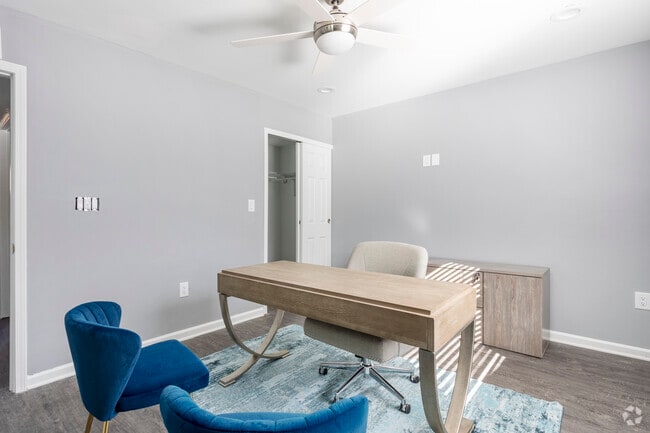 2BR, 1BA - 850 SF - Gardens at Park West