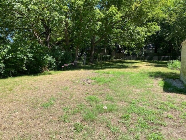 Building Photo - COMING SOON! Charming 2 Bedroom Home