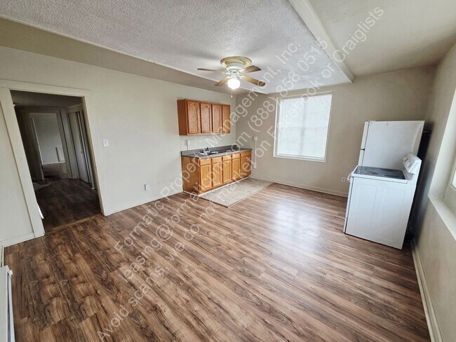 Foto del edificio - 323 Hughes St