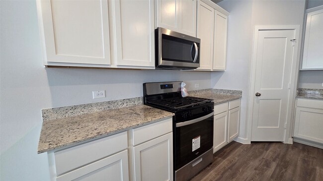 Building Photo - 25049 Pomegranate Pl