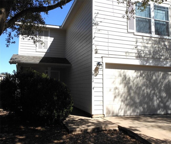 Building Photo - 7424 Elk Pass Dr