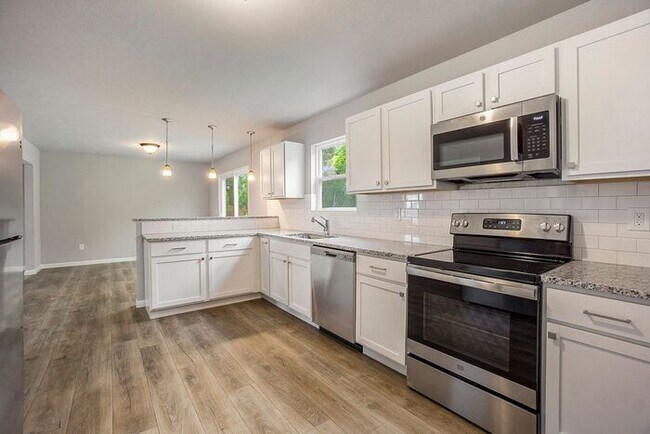 Building Photo - 571 Pioneer Trl