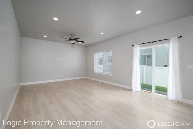 Building Photo - 3 br, 2.5 bath House - 847 East 380 South