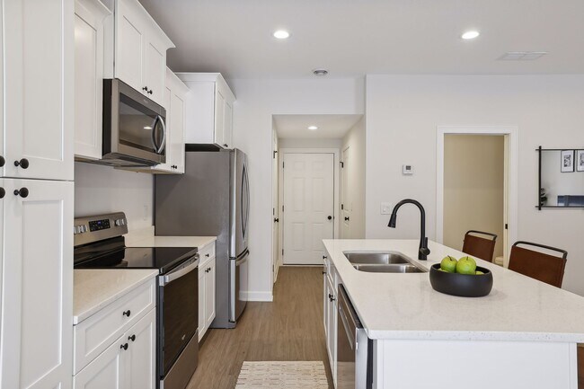 Foto del edificio - 2460 Cedarwood Ln