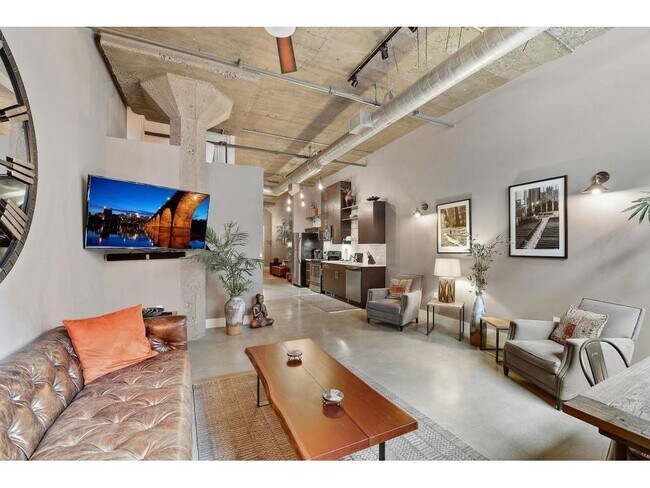 Foto del edificio - 718 N Washington Ave
