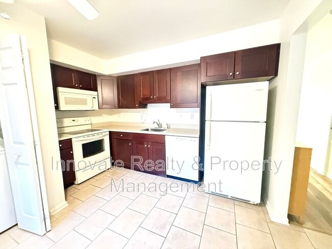 Building Photo - 304 Brookwood Dr