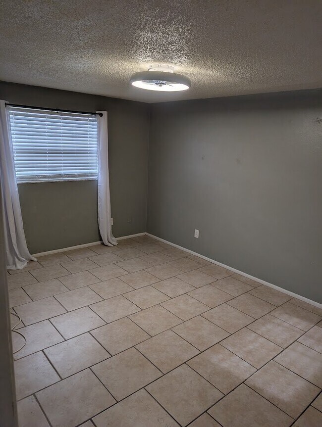 Building Photo - 413 Marjon Ave