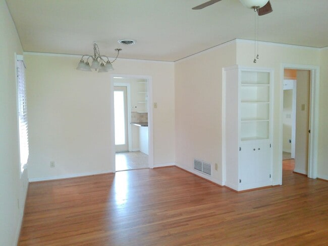 Building Photo - 530 Hopper Dr