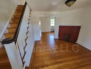 Building Photo - 6737 N Lawrence St