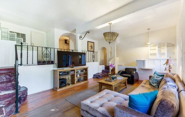 Foto del edificio - 3456 Floyd Terrace