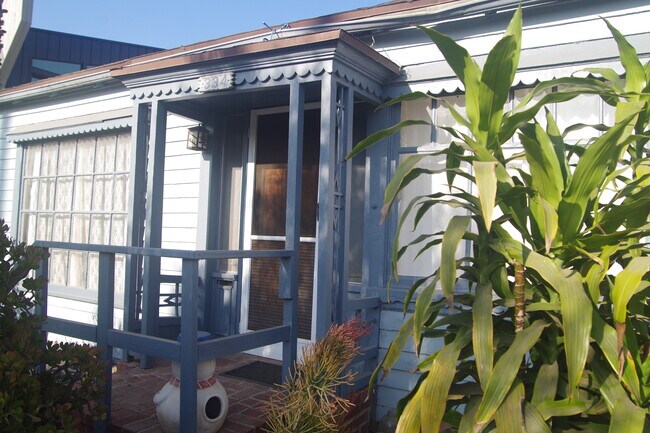 Building Photo - 334 Rennie Ave