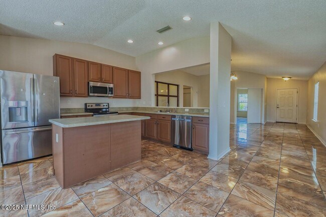 Building Photo - 1413 Heather Ct