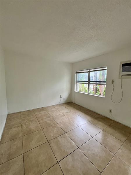 Building Photo - 2918 N Ocean Blvd