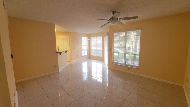 Foto del edificio - Townes of Southgate 2 Bedroom 2 Bathroom F...
