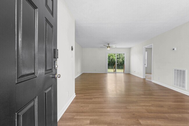 Foto del edificio - 741 Princeton Cir