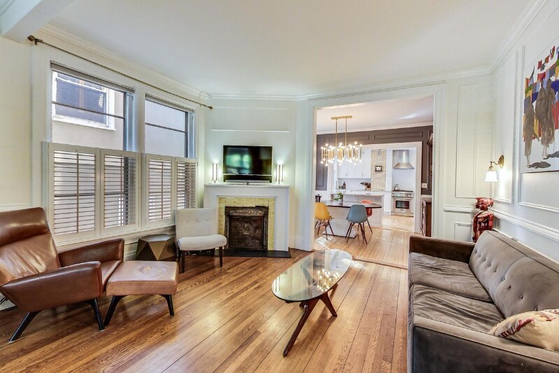 Primary Photo - 2032 Orrington Ave