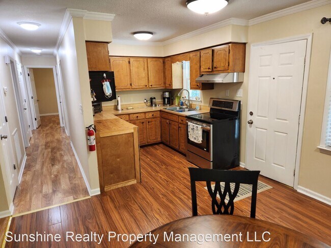 Building Photo - 3 br, 1.5 bath House - 706 Broad St