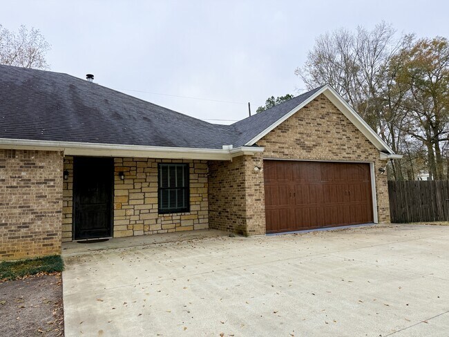 Foto del edificio - 12250 Charlotte Dr