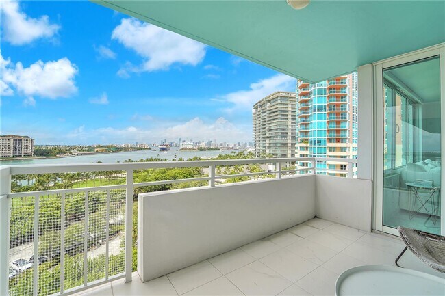 Building Photo - 400 South Pointe Dr