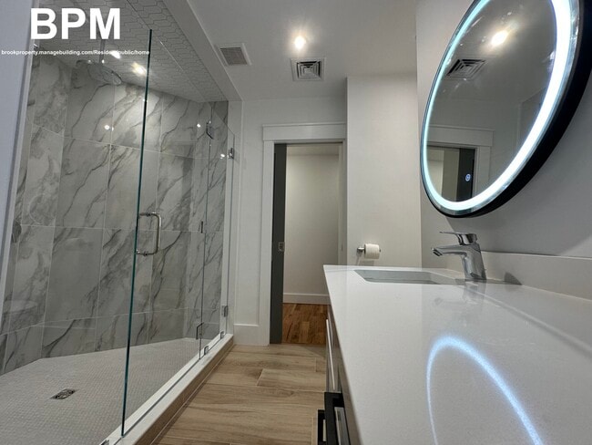 Building Photo - 452 Centre St