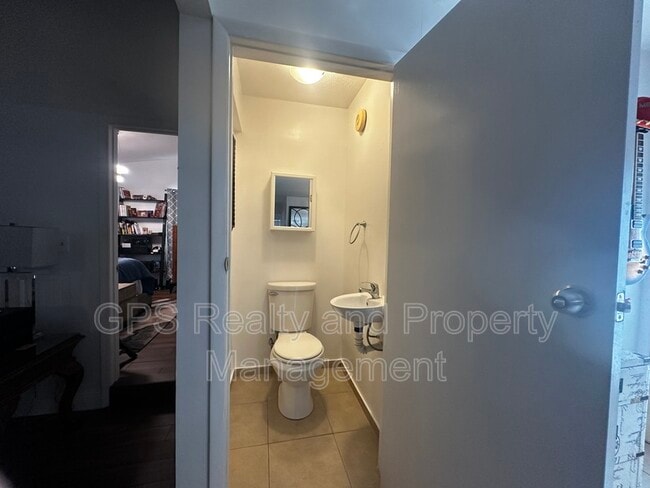 Building Photo - 651 Tam Ct
