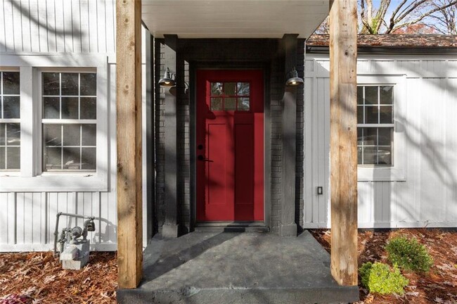 Foto del edificio - 1349 Lockhaven Cir SW