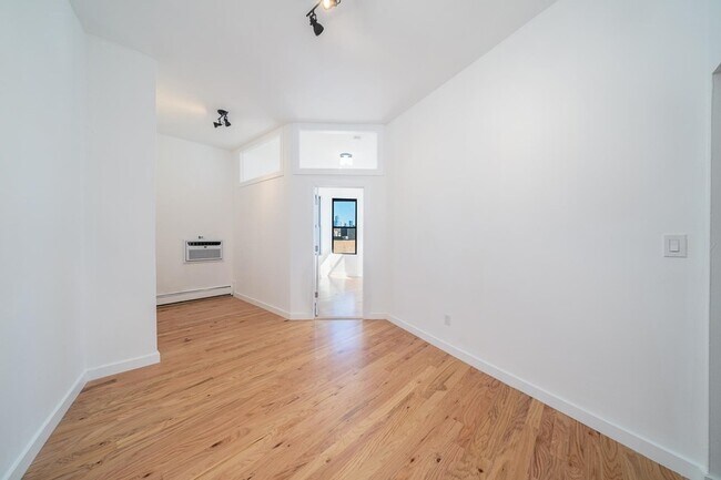 Foto del edificio - 193 Ogden Avenue Unit 4D