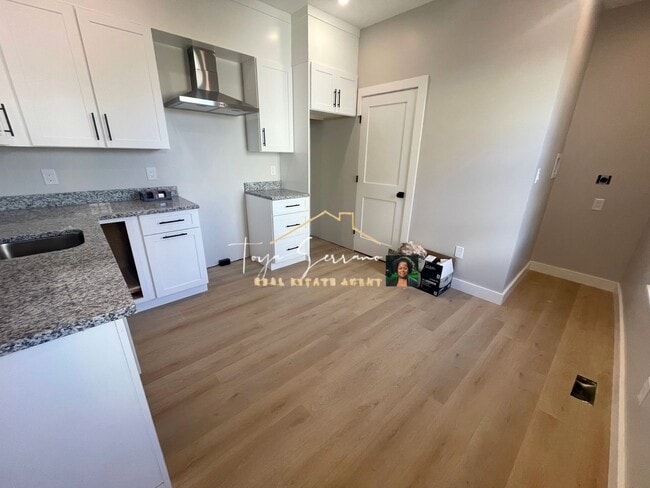 Building Photo - 19 Gordon St