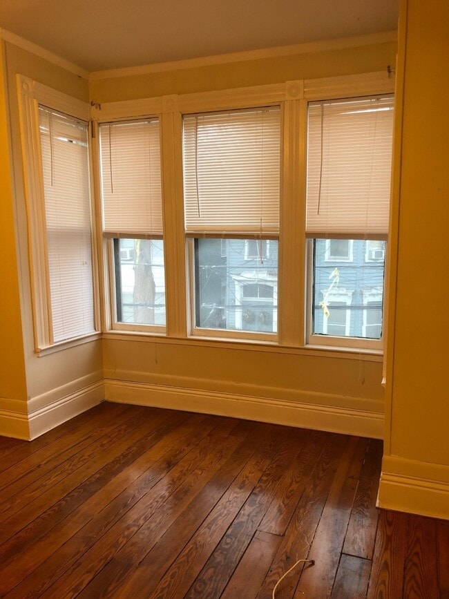 Building Photo - 236 Green St