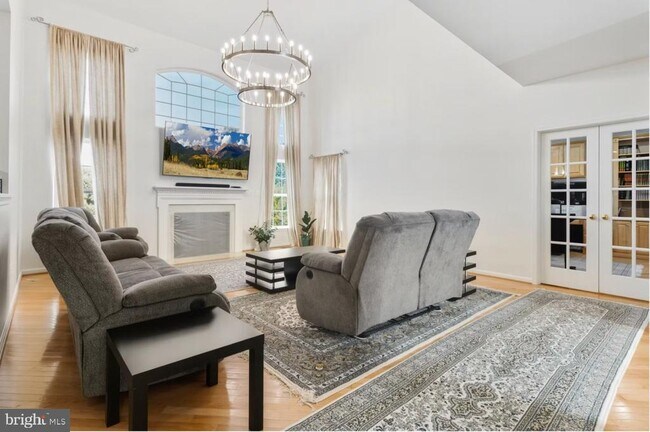 Foto del edificio - 14301 Autumn Crest Rd