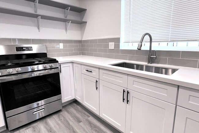 Foto del edificio - 3711 Halldale Ave