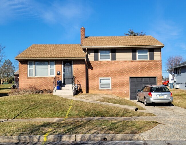 Building Photo - 4 Wingert Rd