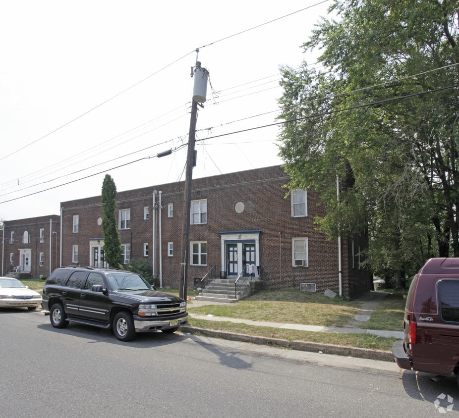 Building Photo - 3728-3738 Garfield Ave