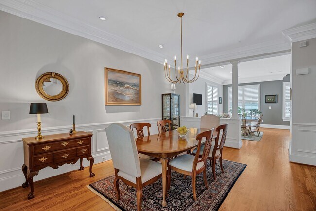 Foto del edificio - Stunning 4BR All-Brick End-Unit Townhome with Rooftop Terrace in Potomac Greens