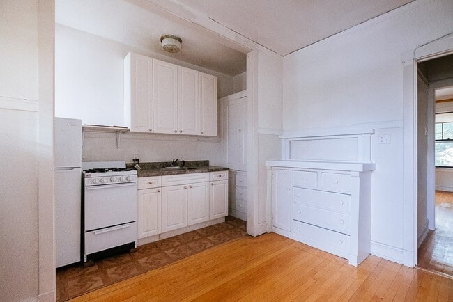 Building Photo - 1917 W Winnemac Ave