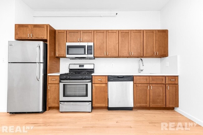 Building Photo - 97 Grand St