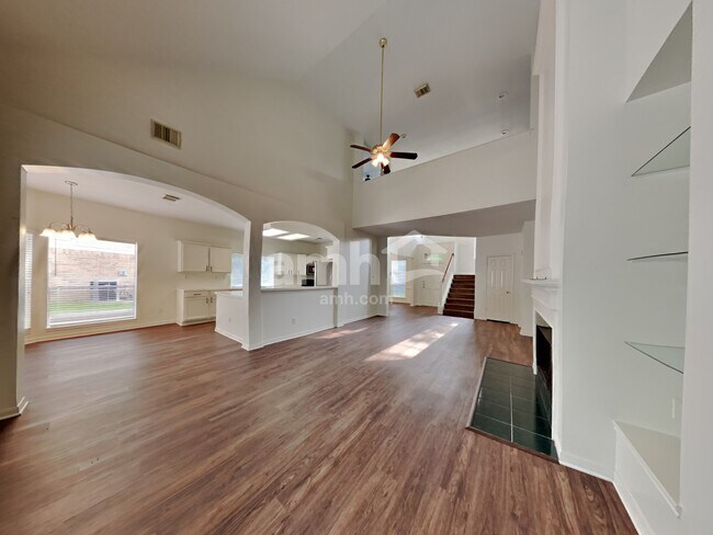 Foto del edificio - 2036 Pembroke Bay Dr