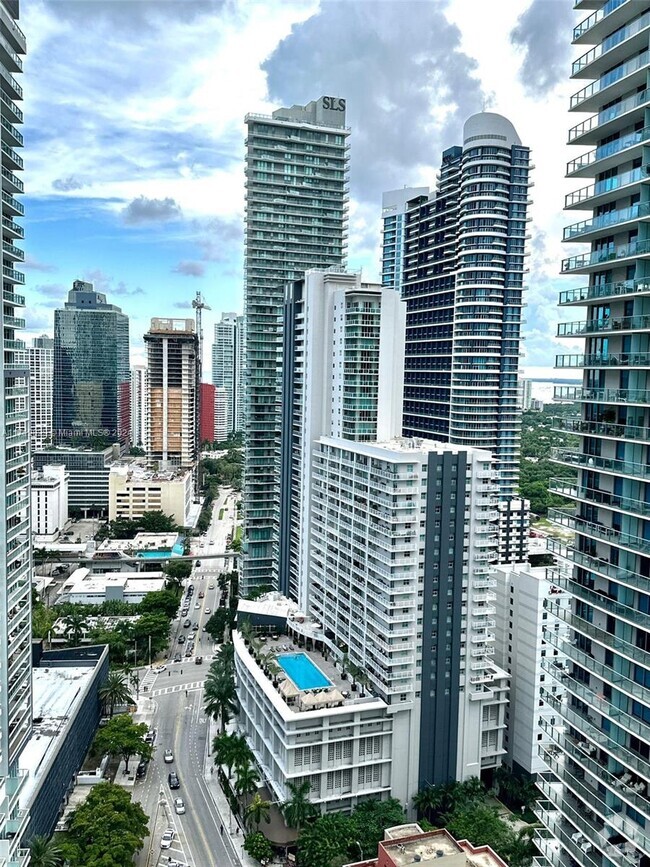 Building Photo - 1000 Brickell Plz