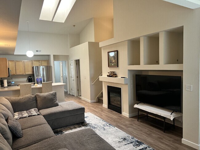 Foto del edificio - Available March!  Beautiful Condo in Steeplechase!