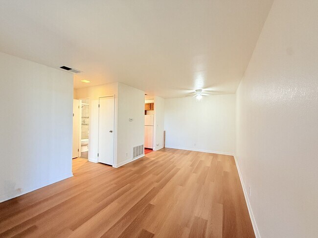 Foto del edificio - 2857 N Los Felices Rd
