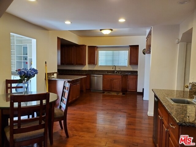 Building Photo - 117 N Serrano Ave