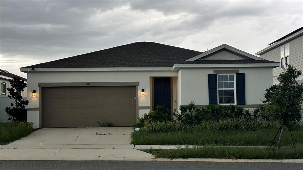 Foto principal - 819 Folklore Ln