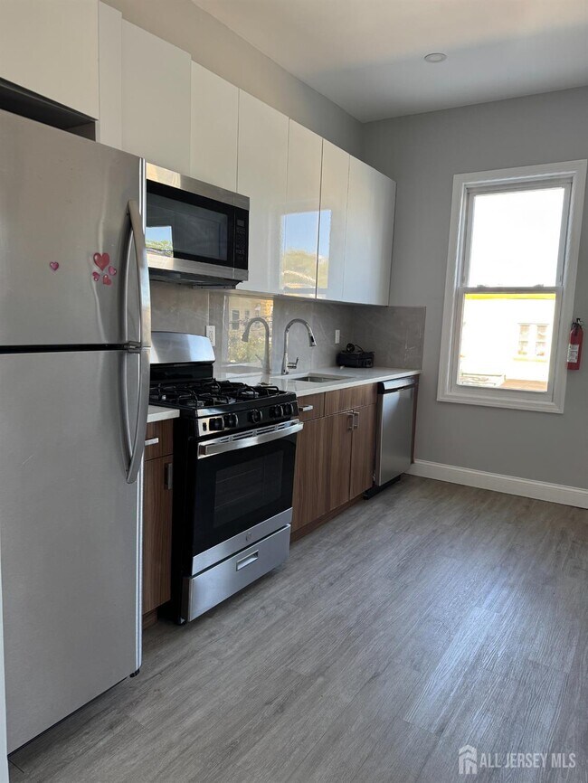 Foto del edificio - 1515 Kerrigan Ave