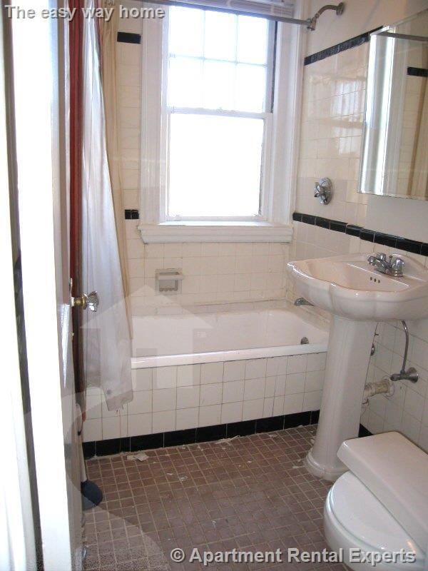 Building Photo - 28 Langdon St